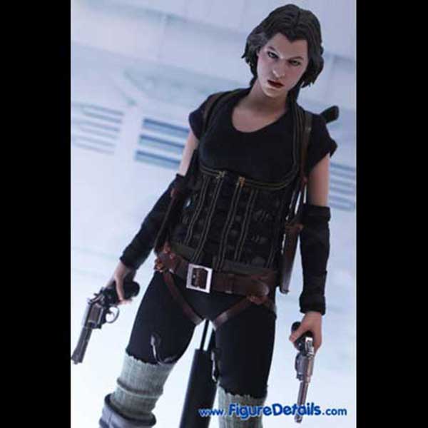 Hot Toys Alice Action Figure mms139