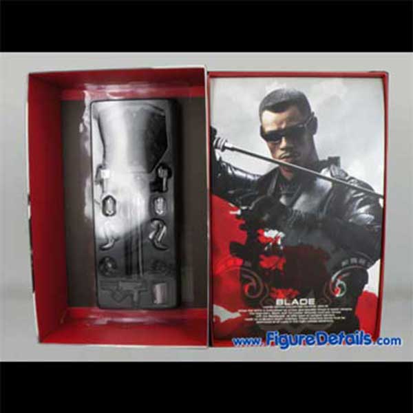 Hot Toys Blade II Packing and Action Figure mms113