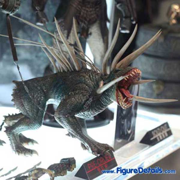 Hot Toys Tracker Predator with Hound Action Figure MMS147 4