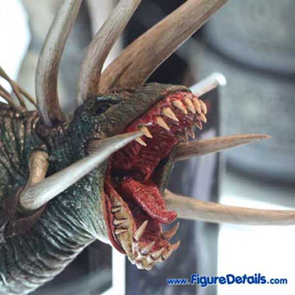 Hot Toys Tracker Predator with Hound Action Figure MMS147 7
